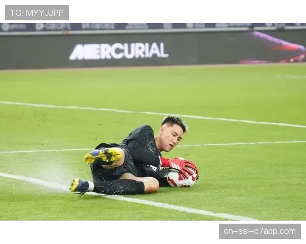 克雷桑任意球破门瞬间，济南奥体中心陷入沸腾